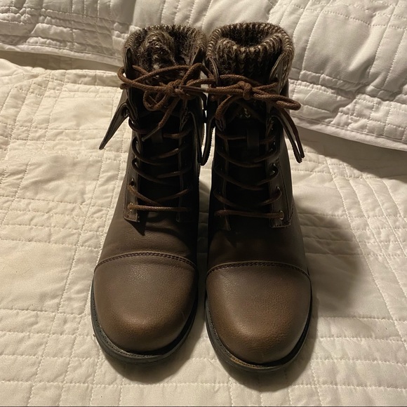 JustFab Carissa Sweater Cuff Lace-Up Boot Dark Combat Boots Women’s Size 5 - Picture 8 of 10